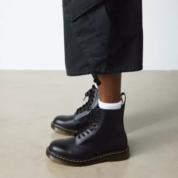 [BNIB] Dr Martens Original 1460 Black Smooth Leather Lace Up Boots US M7, US L8 - Picture 12 of 16